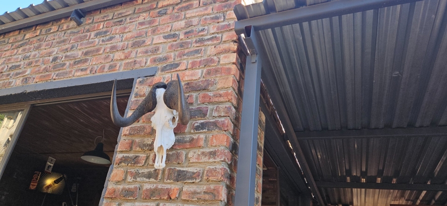 5 Bedroom Property for Sale in Langenhovenpark Free State